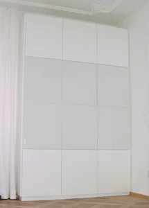 Wohnzimmerschrank – Spanplatte lackiert, MDF, Glas