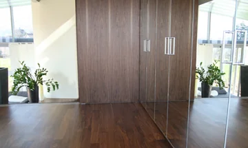 Schrankanlage – mit Spiegeltüren