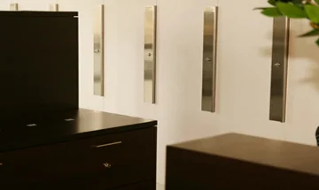 Arbeitskorpus mit Schubladen – in geräucherter Eiche furniert, natur lackiert