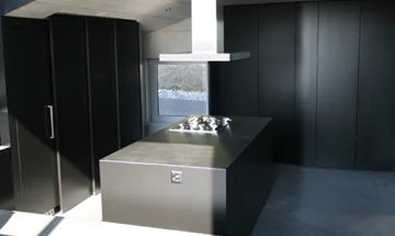 Küchenmöbel mit Schrank – In MDF, schwarz, matt lackiert